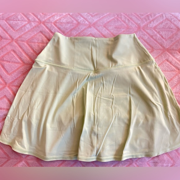 Lime Green Aerie tennis skirt with shorts built in - Picture 5 of 5